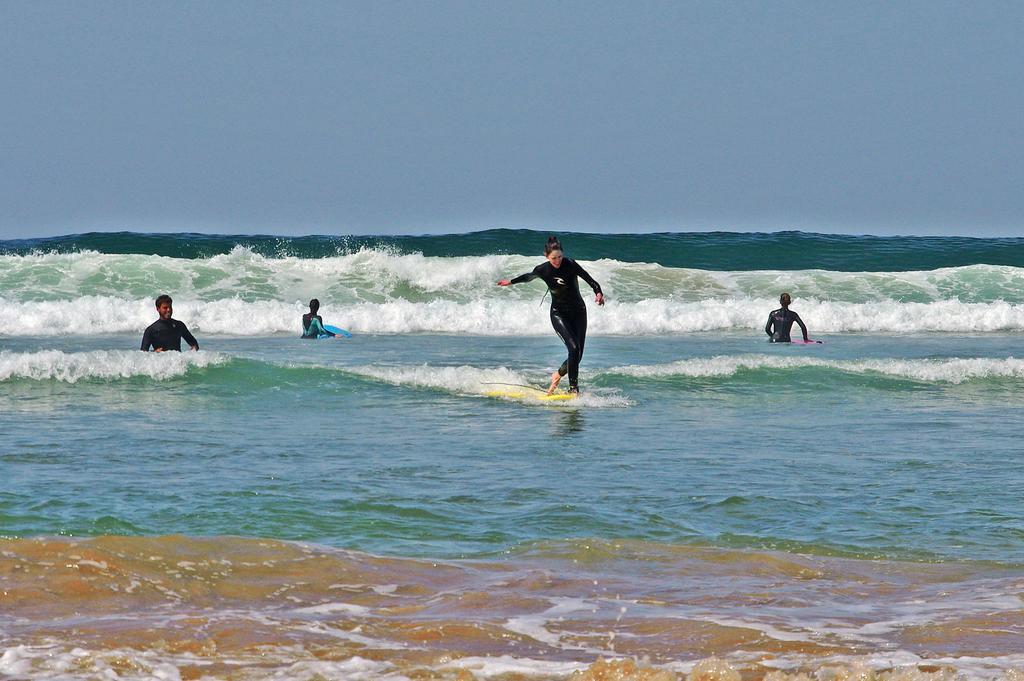 Zen Surf Beach House Hotel โอรีร์ ภายนอก รูปภาพ
